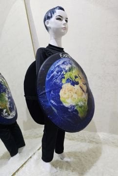 Dünya Kostümü | Uzayda Dünya Kostümü